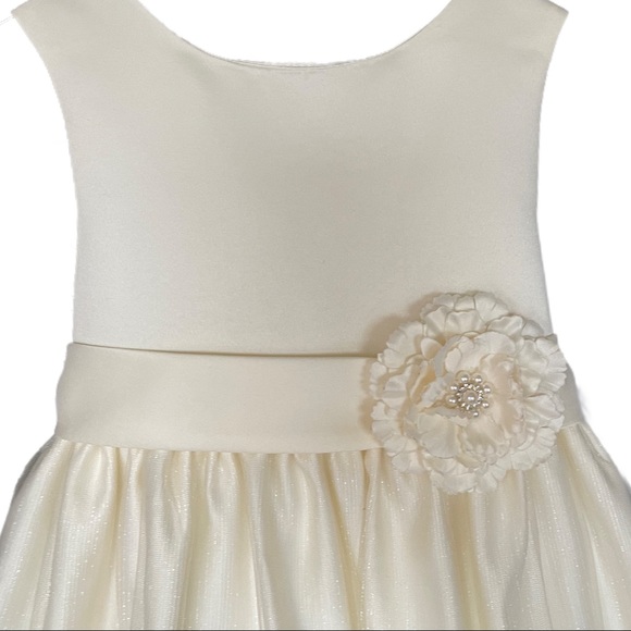 GORGEOUS GORGEOUS GORGEOUS!! Cream and gold princess dress. Girlβs size 5. NWT. - Picture 2 of 10